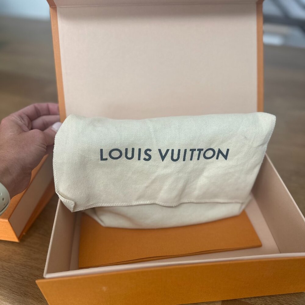 Louis Vuitton Mylockme Chain Pochette – Chataigne Leather